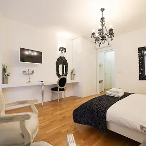 https://tinel-superior-residence.hotelinzadar.com